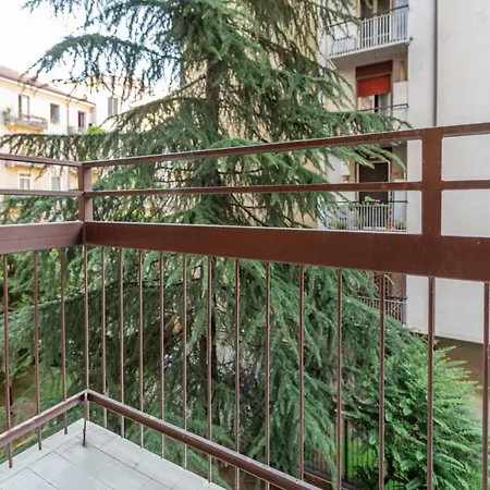 Caracciolo, 28 - Ampio Per 5, Posizione Perfetta Appartement