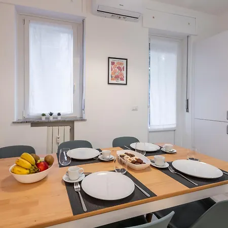 Caracciolo, 28 - Ampio Per 5, Posizione Perfetta Apartman