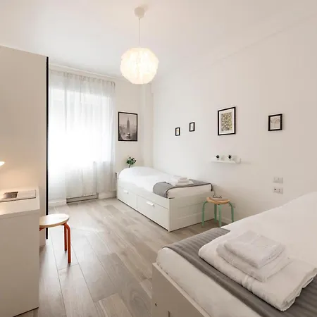 Caracciolo, 28 - Ampio Per 5, Posizione Perfetta Apartment *