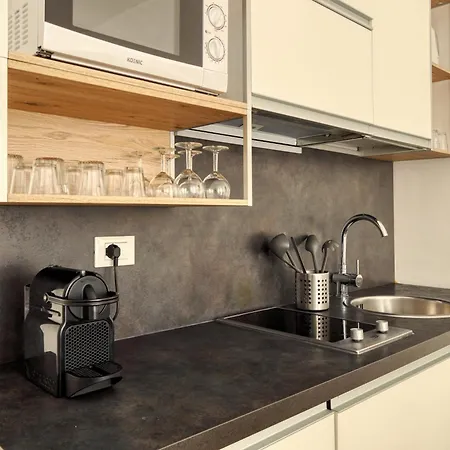 Joivy Lovely Near Citylife Apartment