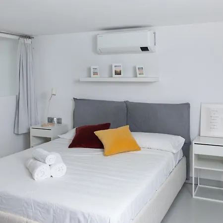 White And Brown Exclusive Loft With Terrace - Free Parking - M2 Station *