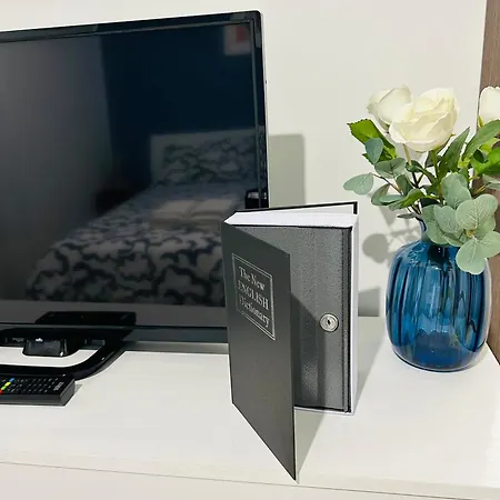 Chiara 18 - M4 Metro Blu Apartment Milan