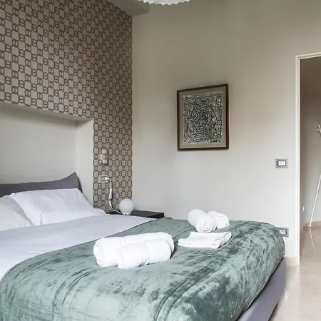 Youhosty - Chinatown Bright And Luxury *