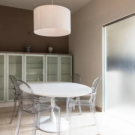 Youhosty - Chinatown Bright And Luxury *