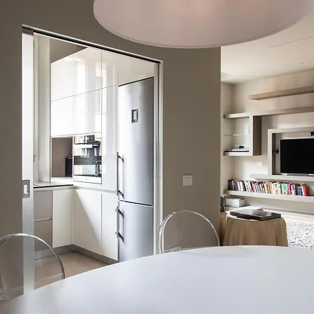 Youhosty - Chinatown Bright And Luxury