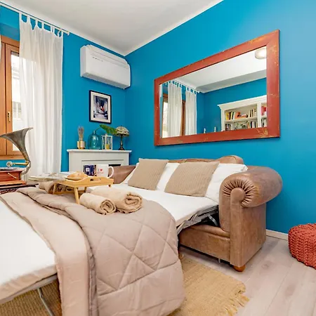 Vintage Gem - 8 Min Duomo Apartment *