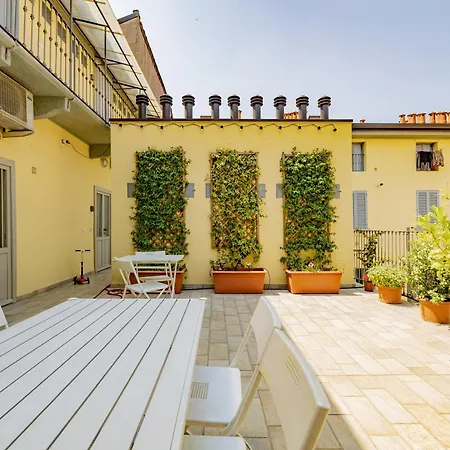 Vintage Gem - 8 Min Duomo Apartment *