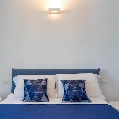 Lux Navigli Center Apartmán *