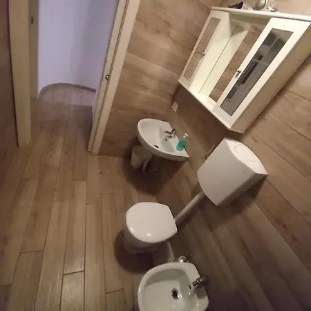 3 Station Free Parking Daire