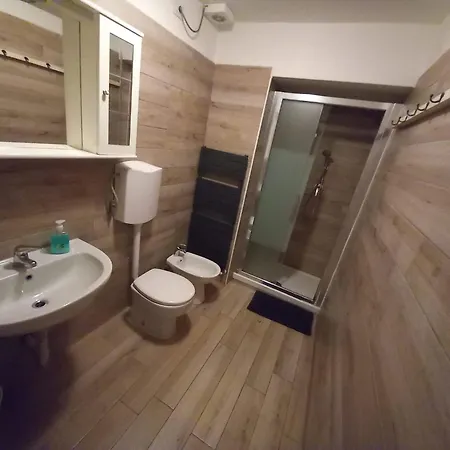 3 Station Free Parking Apartment