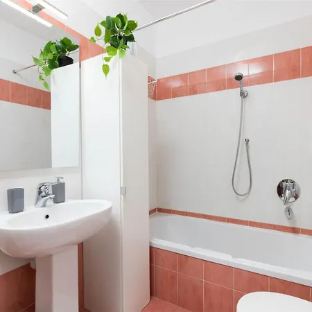 Terrace Con Parcheggio Incluso * ميلان