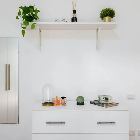 Terrace Con Parcheggio Incluso Milánó