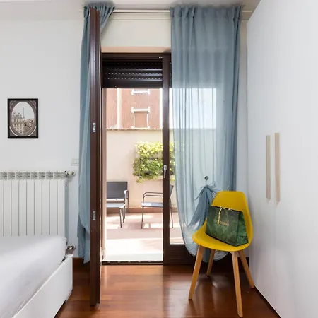 Terrace Con Parcheggio Incluso * Milánó