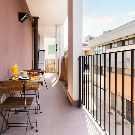 Terrace Con Parcheggio Incluso Apartament Mediolan