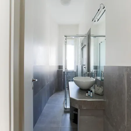 The Rent - Spacious Two-bedroom In Crocetta Milan