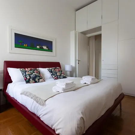 The Rent - Spacious Two-bedroom In Crocetta Apartment Milan
