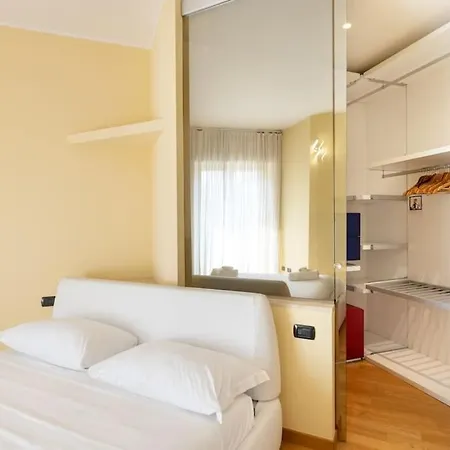 Apartment Spacious Two Bedrooms Solari Area - Mirable Pm Milan