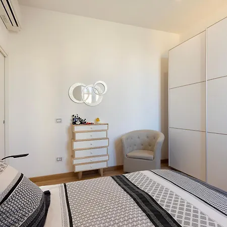 Flat 50m Station! * Milan