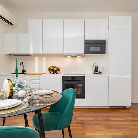 8 Luxury - Centro - Porta Venezia Apartment *