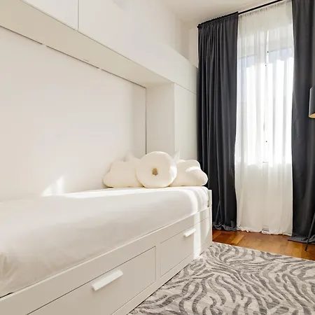 8 Luxury - Centro - Porta Venezia Apartamento