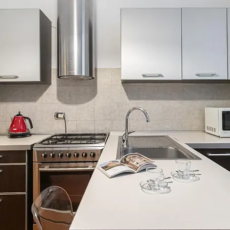 Italianway Easy - Plinio 37 アパート