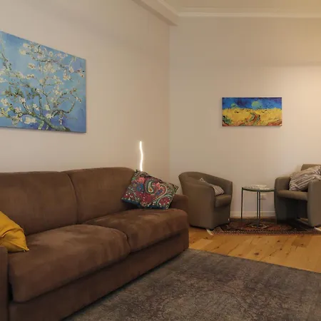 Your From - * Milán