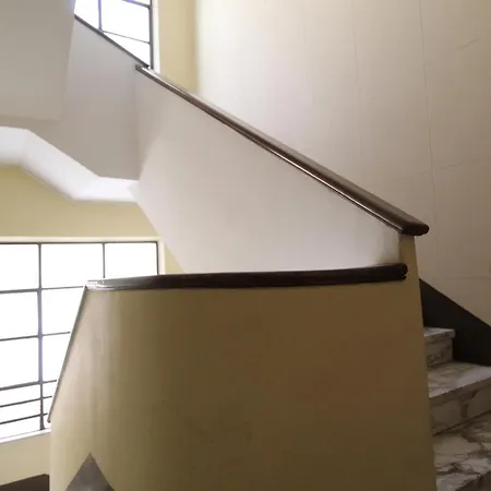 Your From - * Milán