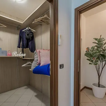 Daire Near Duomo - Free Parking -terrace - Metro - Ac Milano