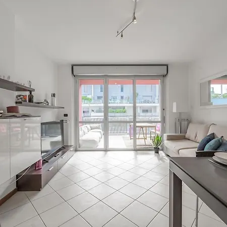 Near Duomo - Free Parking -terrace - Metro - Ac アパート ミラノ