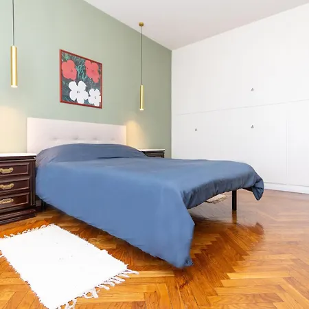 Modern With Balcony And Park View Апартаменты Милан