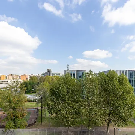 Апартаменты Modern With Balcony And Park View Милан