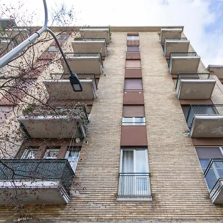 Modern With Balcony And Park View Апартаменты Милан