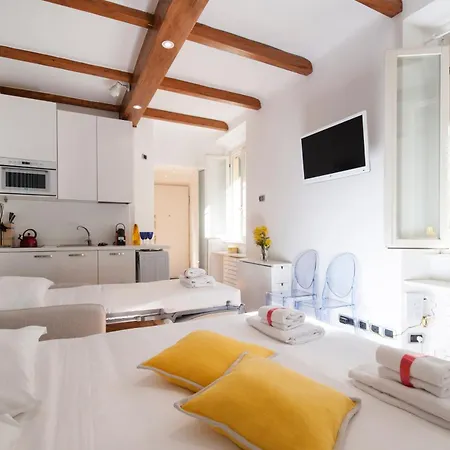 Apartment Montenapoleone Central - Best Location Possible *