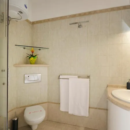 Montenapoleone Central - Best Location Possible *