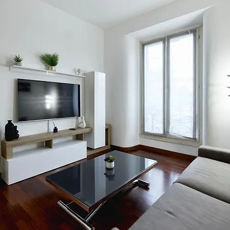 Cadorna Cityview Flat - Strategic Position In The Middle Of The Square Apartment *