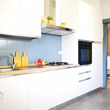 Spacious 50 Meters From The Metro Milan