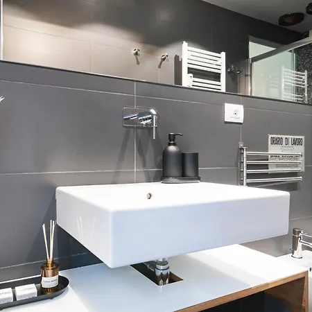 Apartment Easylife - - Rontgen 24 S - Bocconi Milan