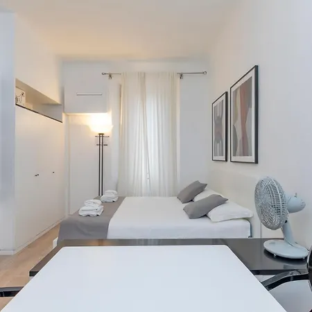 Xenia - Lovely In Porta Romana Milano