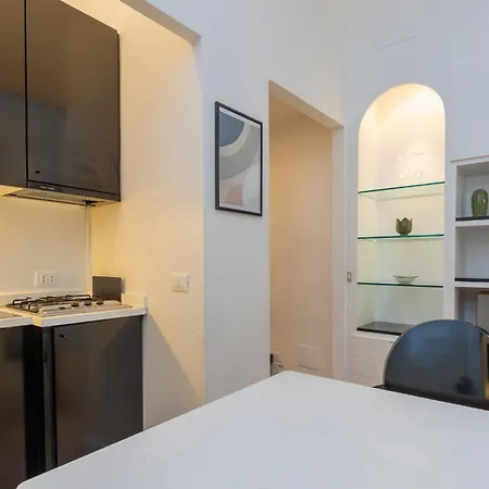 Xenia - Lovely In Porta Romana * Milano