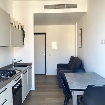 Lussuoso Bilocale Metro Blu Piazza Frattini Milan