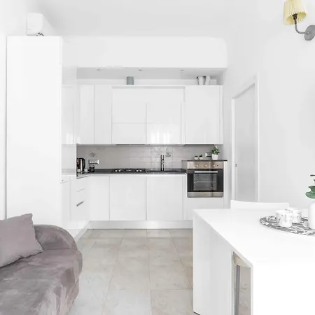 Apartment Bright Top-floor - 5mins Station *