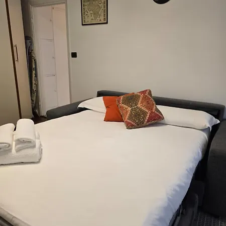 Apartment Hbhall Solari 11 Milan