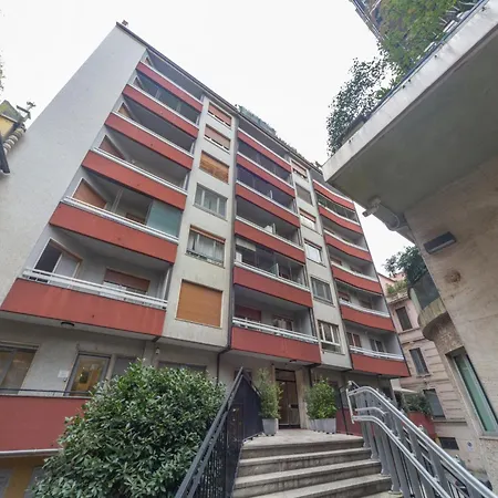 The Rent - One-bedroom With A Terrace In Corso Sempione 아파트 밀라노