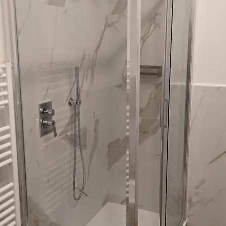 - Gluck Apartament Mediolan