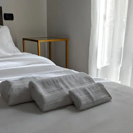 - Gluck Apartment