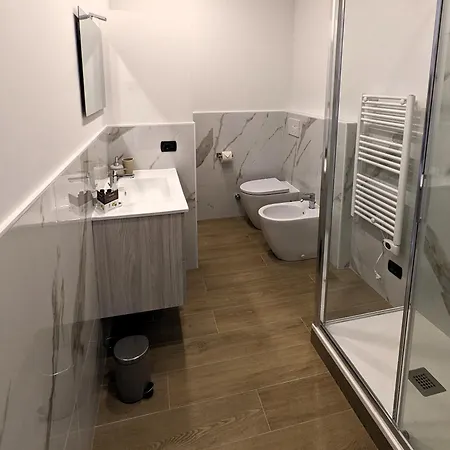 - Gluck Apartment *