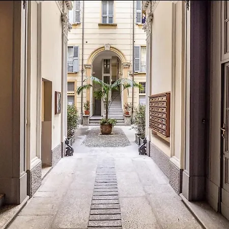 In Palazzo Storico * Milánó