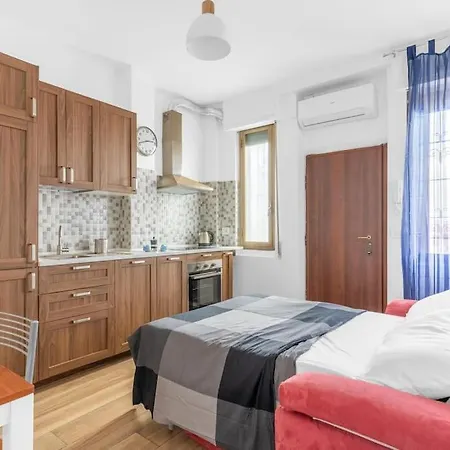 X4-self Check-in-m2 Famagosta-ac