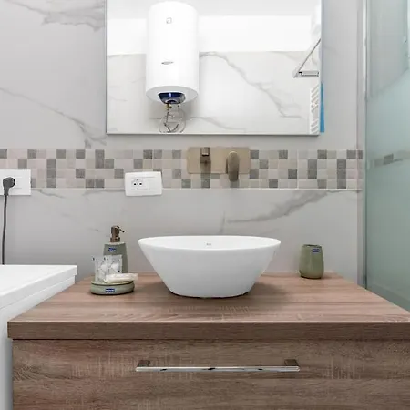 X4-self Check-in-m2 Famagosta-ac