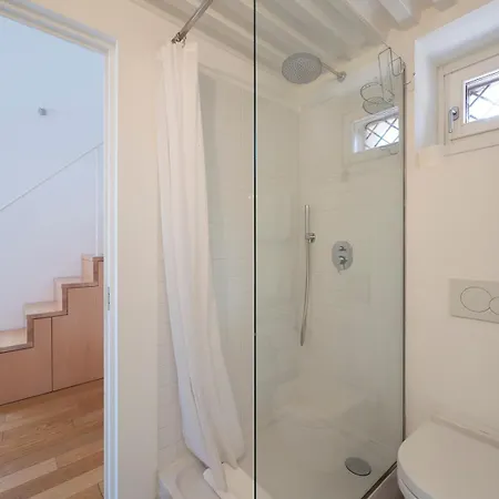 Apartment Xenia - Attic In Chinatown *